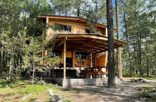 Pueblo Nuevo Cabin | Acogedora Cabaña del bosque Parque La Pirámide
