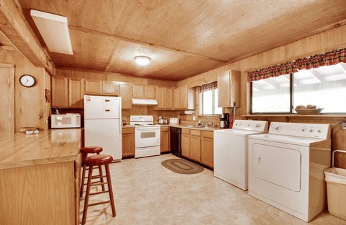 Old Timberline House | Adorable and Affordable Mountain Cabin Has It All and Then Some!