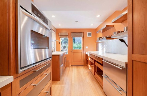 Glenview House | Aesthetically Elegant Downstairs Unit in Oakland
