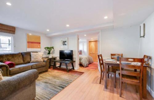 Glenview House | Aesthetically Elegant Downstairs Unit in Oakland