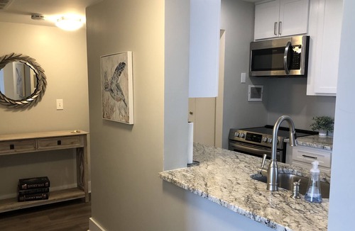 Eastport Condo | After a long day, park and take a walk to a favorite Eastport pub or restaurant or venture over the draw bridge into downtown for a morning coffee or evening ice cream.