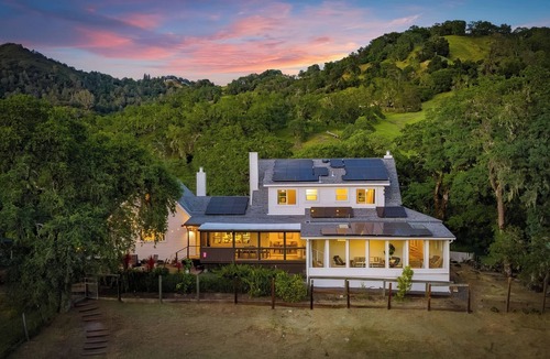 Cloverdale House | Alexander Valley | Hot Tub, Pool & Pickleball