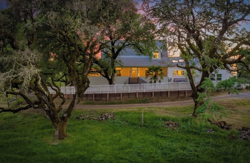 Cloverdale House | Alexander Valley | Hot Tub, Pool & Pickleball