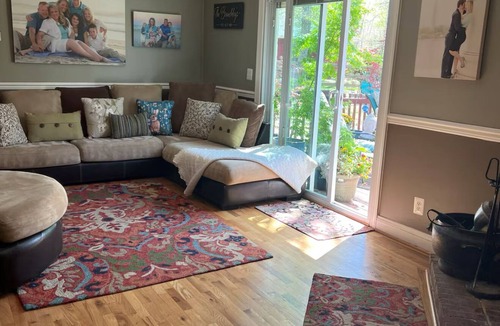 Spotsylvania Bed & Breakfast | Alpaca Farm, Japanese Garden, Family Friendly 3-bedroom bed & breakfast