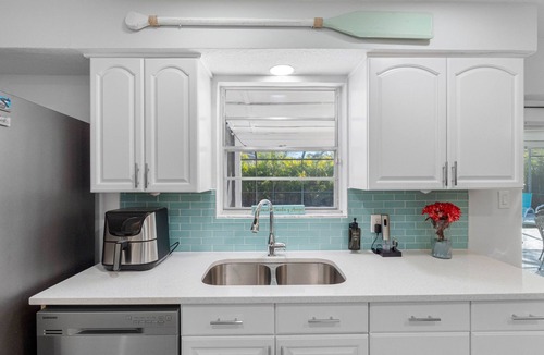 Largo House | Amazing Heated Pool House Close to Beaches