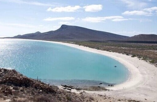 La Paz Boat Rental | Amazing multi-day excursions to Isla Espiritu Santo aboard 70 ft sailing-cruiser