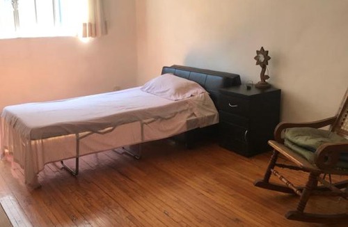La Condesa House | Amplia recámara amueblada
