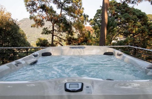 Valle de Bravo House | Architectural glass masterpiece villa in Avandaro Forest