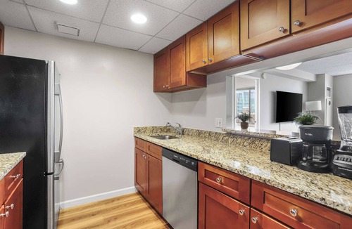 Crystal City Apartment | Arlington Gem Stylish Apt with Pool