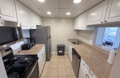Crystal City Apartment | Arlington Gem Stylish Apt with Pool