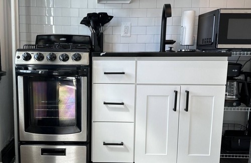 Mount Vernon Apartment | Artist Studio Steps from Mount Vernon Square Park