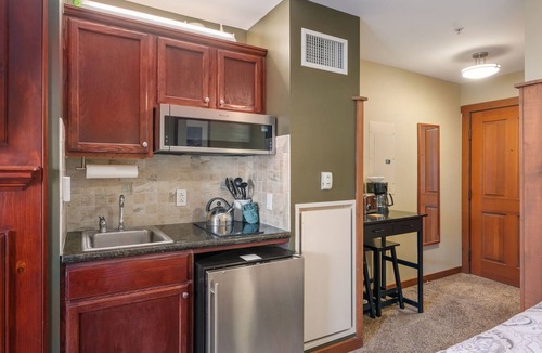 Edray Condo | AS 222: Fireplace Studio | Ski-In/Out | Village Center