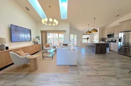 Indialantic Cottage | Atlantic Ocean Beach Harmony
