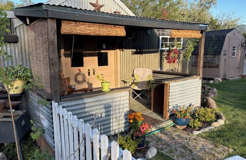 Cedarville House | Authentic Old West Escape at Settlers Rest