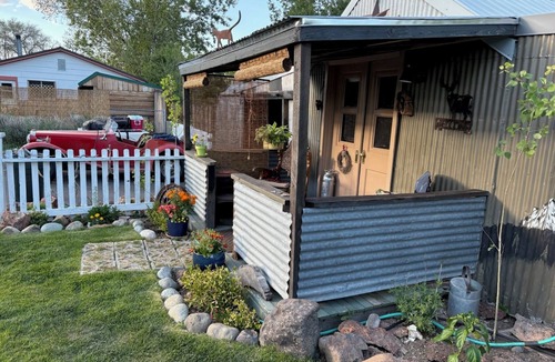 Cedarville House | Authentic Old West Escape at Settlers Rest