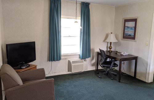 Wilmington Hotel | Azalea Inn & Suites