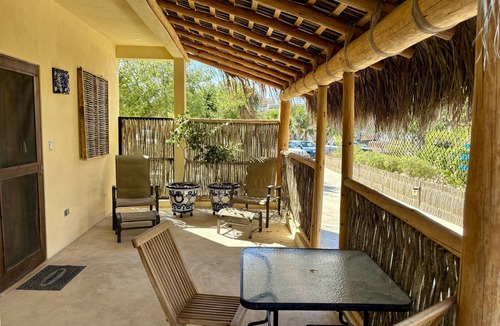 El Pescadero House | Baja Beach Bungalo: Cozy Mexican Bungalow by the Beach