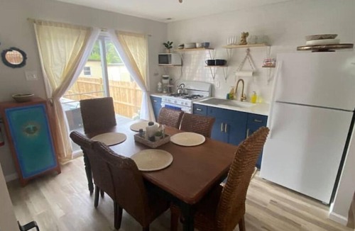 Villas Cottage | BAYDREAMER is a cozy cottage close to the water and pet friendly