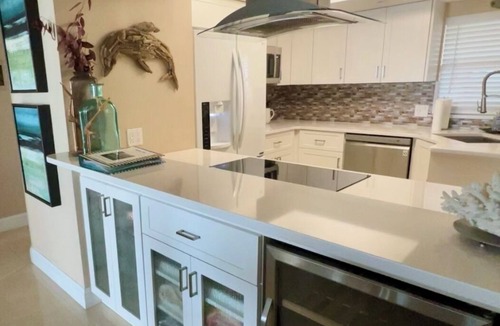 Belleair Beach Condo | Beach Front 2B 2B. Elegant Top Floor End Unit On Desirable Belleair Beach