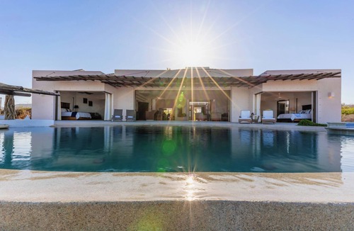 Los Frailes House | Beachfront, incredible views, 4bd, 4+ba, fish/swim/snorkel in the Sea of Cortez