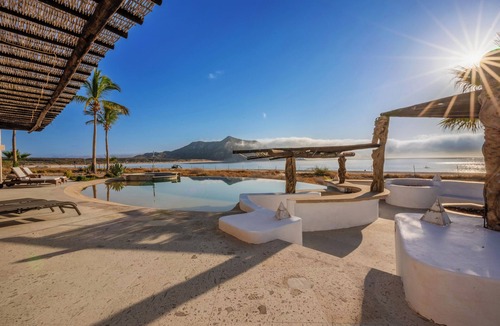 Los Frailes House | Beachfront, incredible views, 4bd, 4+ba, fish/swim/snorkel in the Sea of Cortez