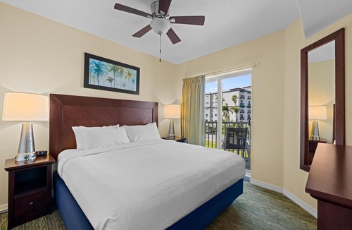 Treasure Island Condo | Beachfront 2BR Condo with Balcony & Pools