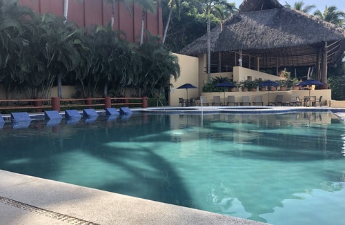 South Shore Hotel Area Condo | Beachfront Condo in Puerto Vallarta - Los Palmares