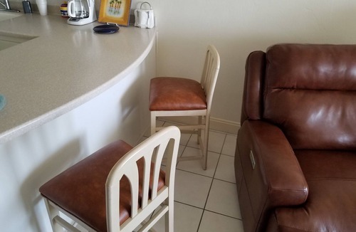 Ortona Park Condo | Beachfront Condo1B 1B Sleeps 4. 1 Outdoor 1 in door, Gym, Hot tub & Sauna Open