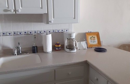 Ortona Park Condo | Beachfront Condo1B 1B Sleeps 4. 1 Outdoor 1 in door, Gym, Hot tub & Sauna Open