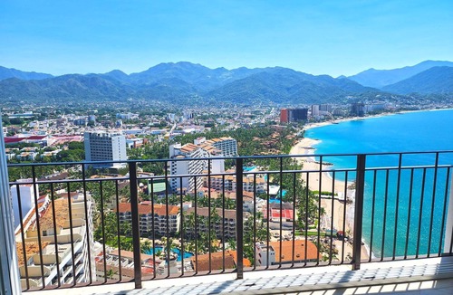Fluvial Vallarta Condo | Beachfront & stunning views !
