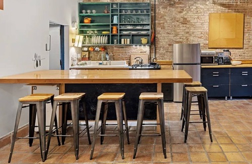 Prospect Heights Condo | Beautiful 2-Bedroom Brooklyn Carriage House with AC and Off-Street Parking