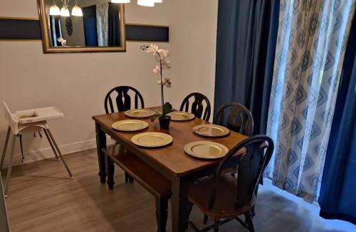 Southwest Orlando House | Beautiful 2-Bedroom Condo Near Universal and other Orlando Attractions, King Bed & Wi-Fi
