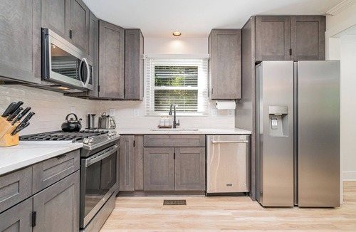 East Forest House | Beautiful Charlotte Retreat Fully Renovated w/Deck & Fireplace