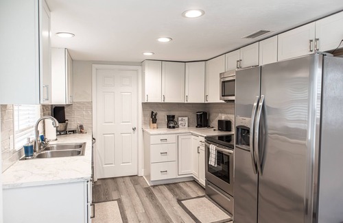 High Springs Cottage | Beautiful cozy cottage fully fenced near town and springs