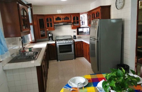 Xalapa House | Beautiful family home, centrally located, 10 minutes from the shopping center and the station.