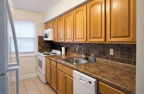 Phillipsburg Apartment | Beautiful furnished 2-bedroom apartment in Phillipsburg! Nice neighborhood!