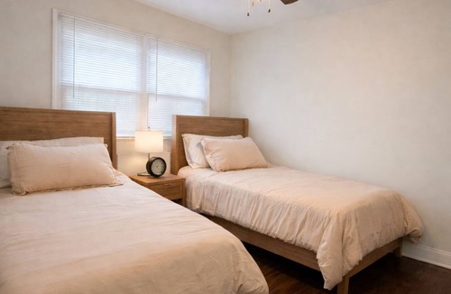 Phillipsburg Apartment | Beautiful furnished 2-bedroom apartment in Phillipsburg! Nice neighborhood!