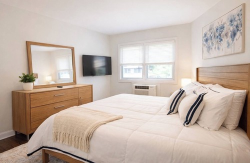 Phillipsburg Apartment | Beautiful furnished 2-bedroom apartment in Phillipsburg! Nice neighborhood!