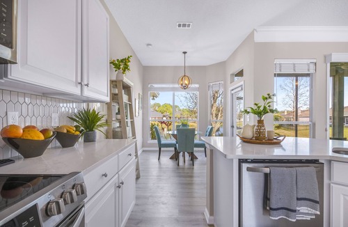 Deerwood House | Beautiful Lakefront -10 min to the beach & town center