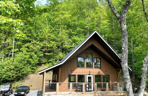 Topton Cabin | Beautiful New Construction Cabin in Nantahala Gorge!