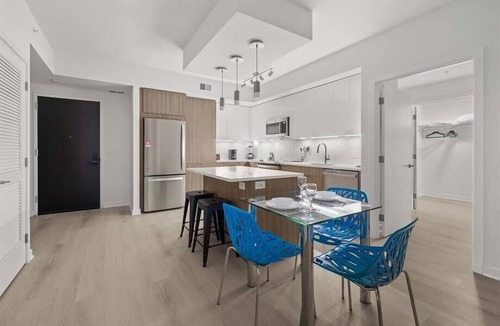 NoMa House | Beautiful NoMa View | Gym & Rooftop | Block from Metro