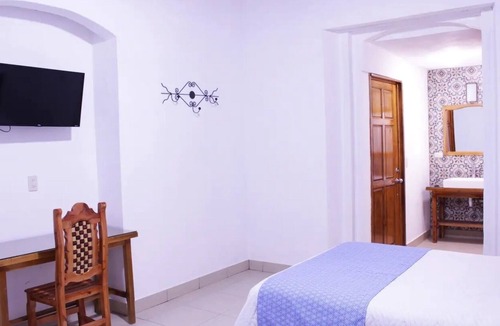 Del Panteon Apartment | Beautiful room AMBAR in the heart of TAXCOMAGICO