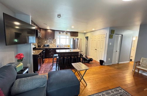 Seminary Hill House | Beautiful Spacious 8BR Entire House in Alexandria