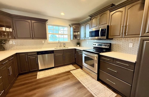 Arlington House | Beautiful view King bed, sleeps 8/port/airport/stadium/zoo