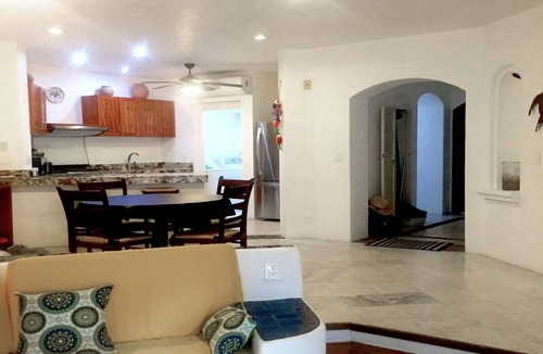Ixtapa Villa | Beautiful villa steps from the beach/Tesoro Ixtapa
