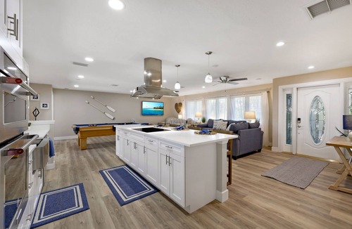 Yacht Club House | Beautiful waterfront pool home SE Cape Coral