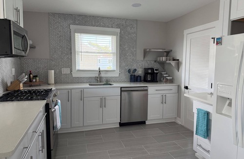 Ventnor City Condo | Beautifully Updated, 3BR 2BA Elegant Coastal Getaway, Walk to the beach! 🐚