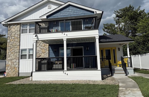Ventnor City Condo | Beautifully Updated, 3BR 2BA Elegant Coastal Getaway, Walk to the beach! 🐚