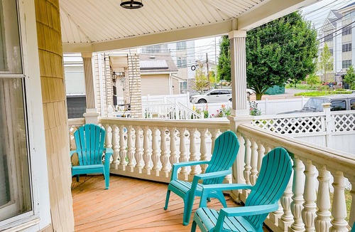 Long Branch House | Beauty by the Sea - 7bd Charming House 5min Walk to Beach - Pet Friendly