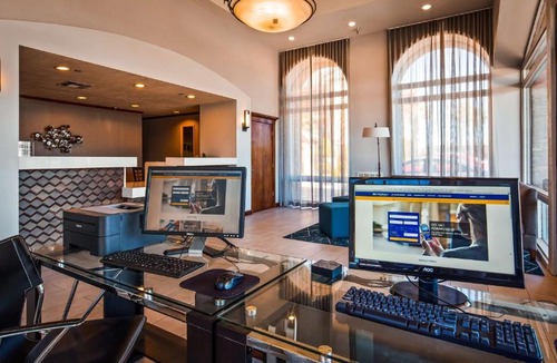 Manteca Hotel | Best Western Plus Executive Inn & Suites